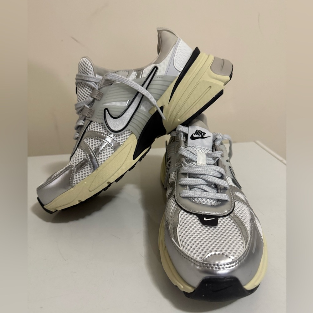 Nike V2K RUN Sneakers